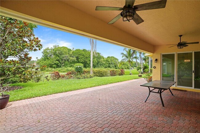 Building Photo - 720 Cypress Pointe Dr W