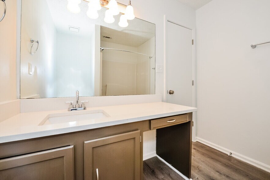 Building Photo - 5406 Cindy Ln SE