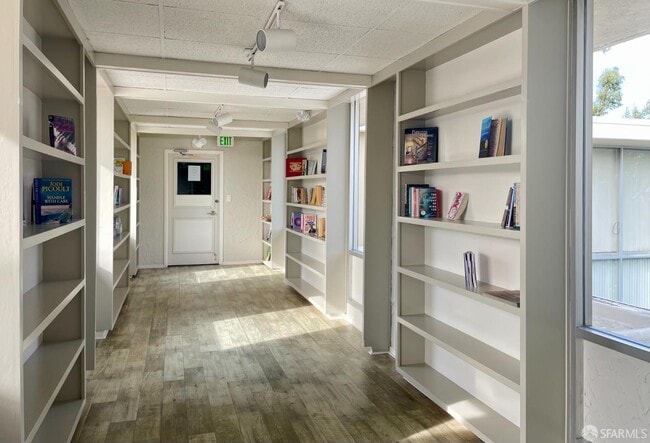 Building Photo - 400 Davey Glen Rd