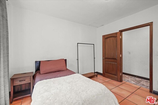 Building Photo - 6119 Del Valle Dr