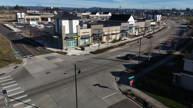 Building Photo - 7447 SE Chinquapin Dr