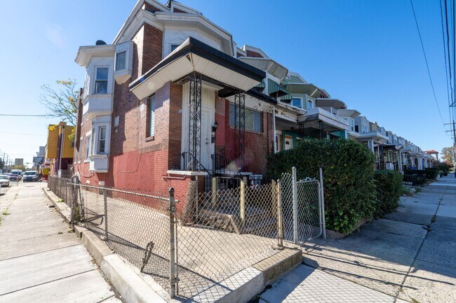 Building Photo - 5800 Spruce St