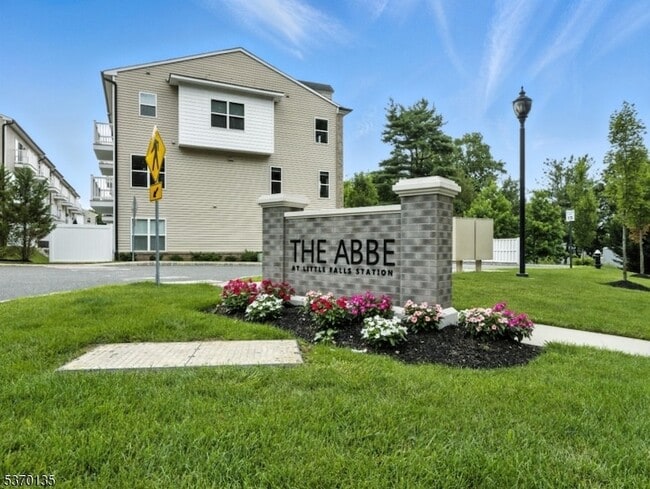 Building Photo - 701 Abbe Rd