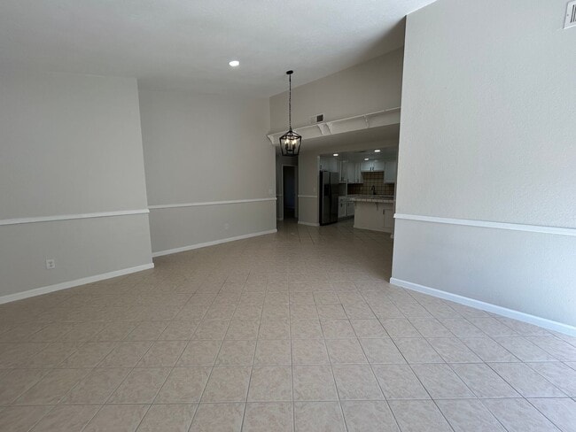 Building Photo - 536 Navarre Pl