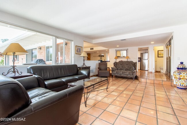 Building Photo - 3752 E Calle Guaymas