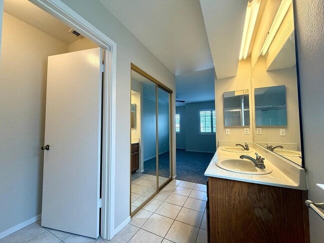 Building Photo - 661 Mockingbird Ln