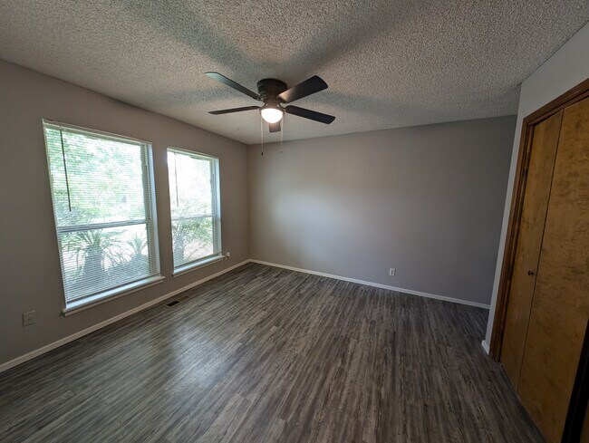 Building Photo - 8220 S College Ave