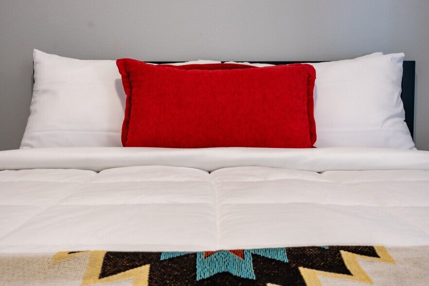 Building Photo - 2301 Ingersoll Ave