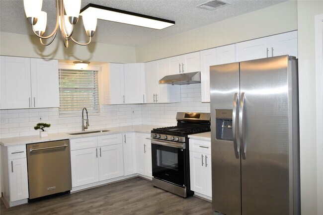 Building Photo - 2511 Maple Tree Ct
