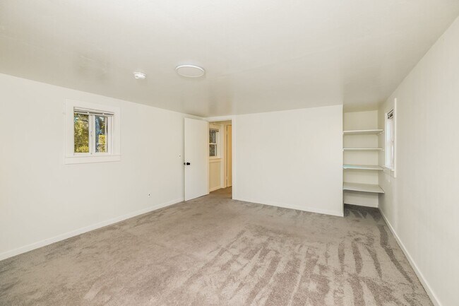 Building Photo - Available Northbrae Garden Cottage!