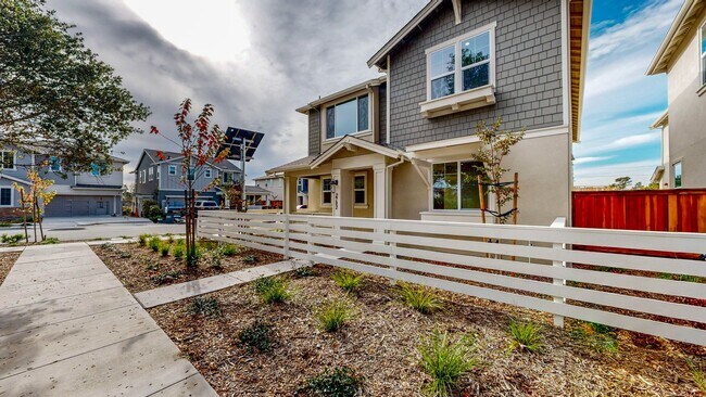 Building Photo - 2782 Sassy St