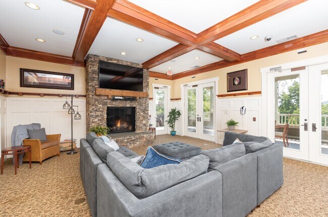 Building Photo - 3 Bedroom Flat, End unit Apartment - Available at Woodlands with $500 deposit. Ask your leasing a...