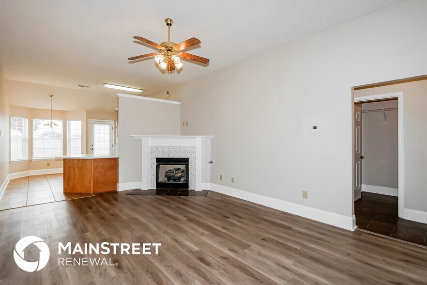 Building Photo - 8260 Clubview Dr