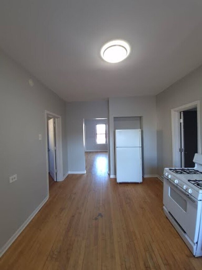 Building Photo - 634-640 N Lamon