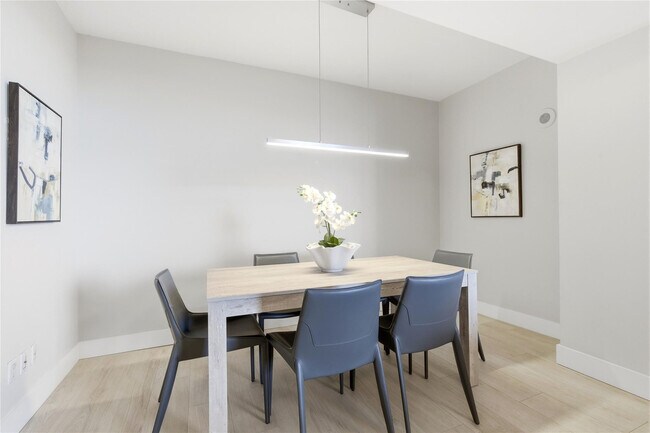 Building Photo - 511 SE 5 Ave