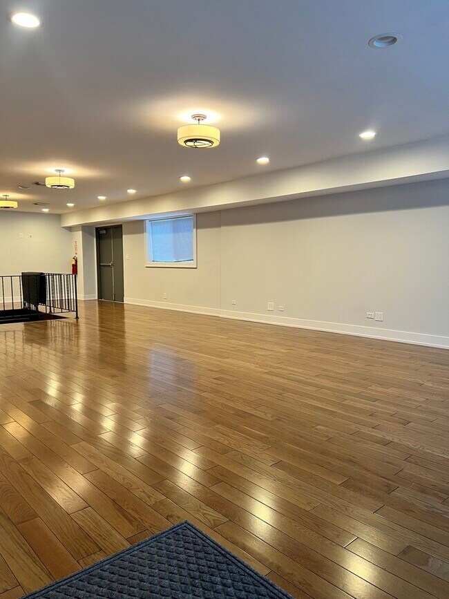 Building Photo - 3909 W Howard St