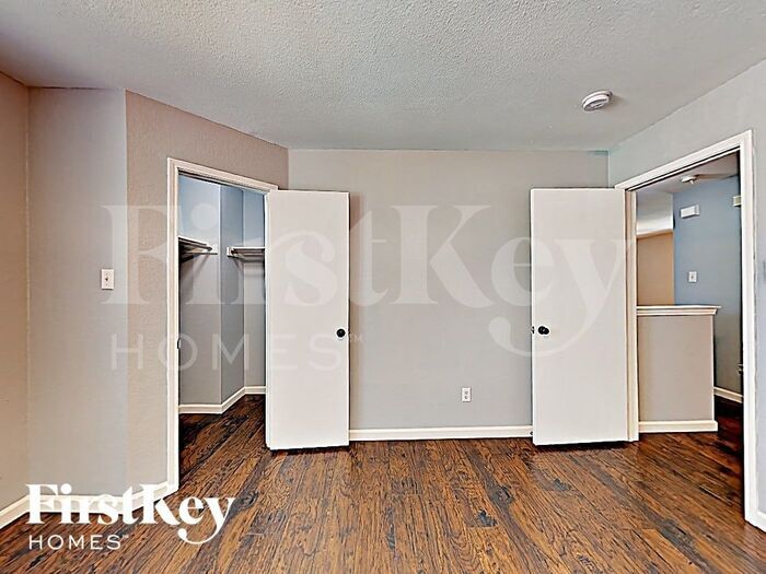 Building Photo - 1912 Lariat Dr