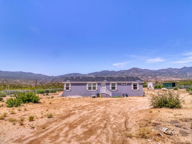 Building Photo - 60661 Chalet Dr