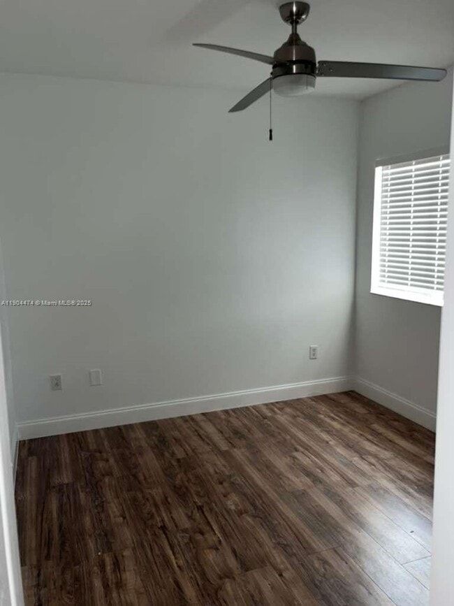 Building Photo - 5067 SE Mariner Garden Cir