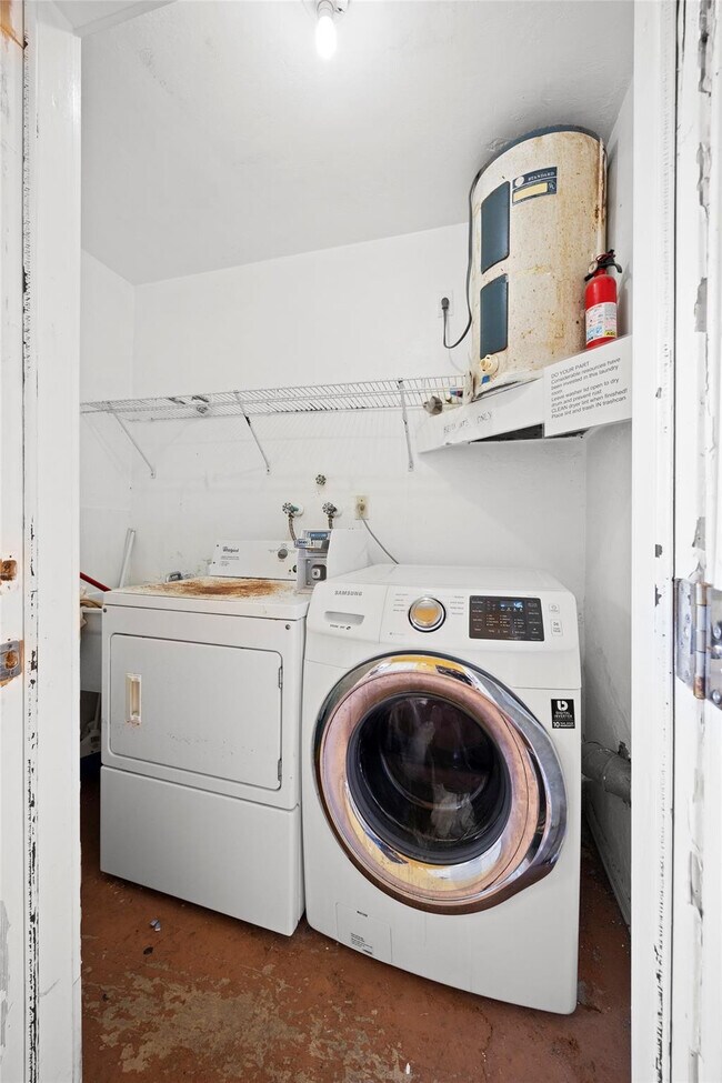 Building Photo - 2131 N Ocean Blvd