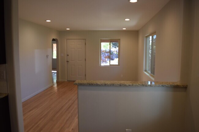 Building Photo - 204 Monroe St NE