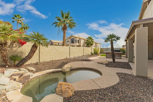 Building Photo - 2738 E Silverwood Dr