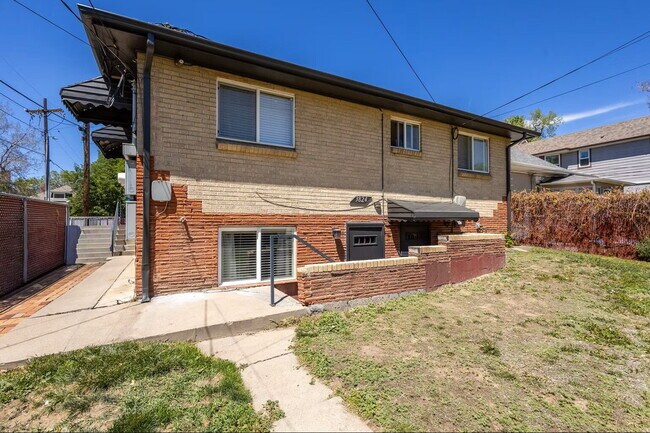 Building Photo - Spacious 1BR/1BA plus HUGE office/den!