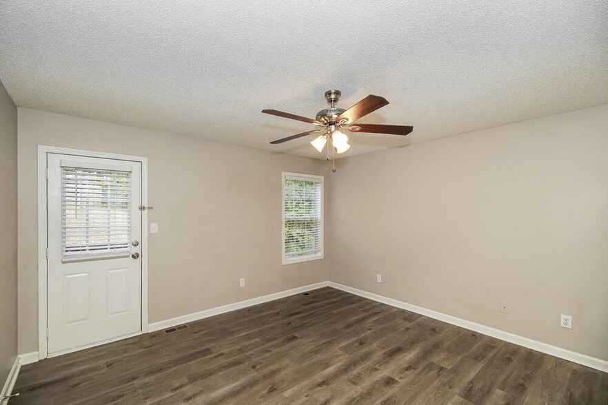 Building Photo - 971 Avery Ct