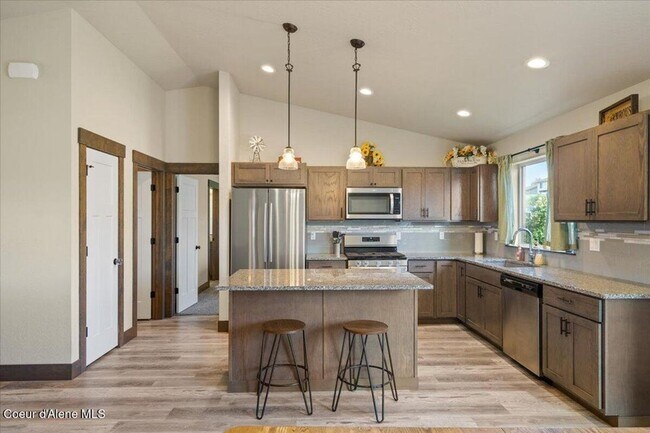 Building Photo - Beautiful home in Post Falls