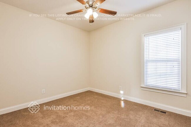 Building Photo - 111 River Knoll Dr