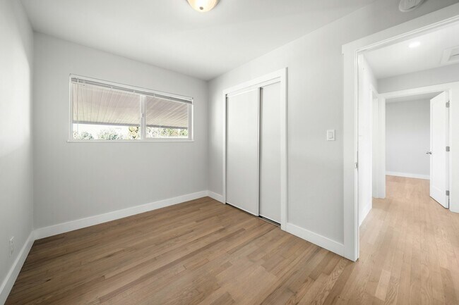 Building Photo - 602 Sunset Dr