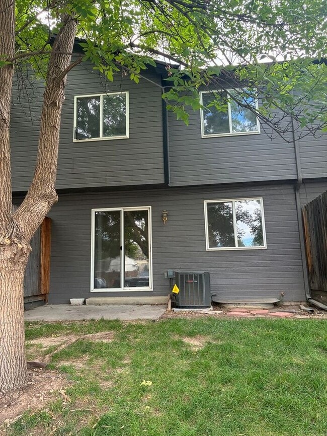 Building Photo - MOVE IN SPECIAL 2 WEEKS FREE! Lovely 3 Bed...