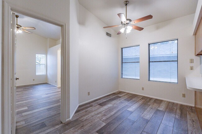 Building Photo - Charming 4-bedroom, 2-bathroom in Gilbert