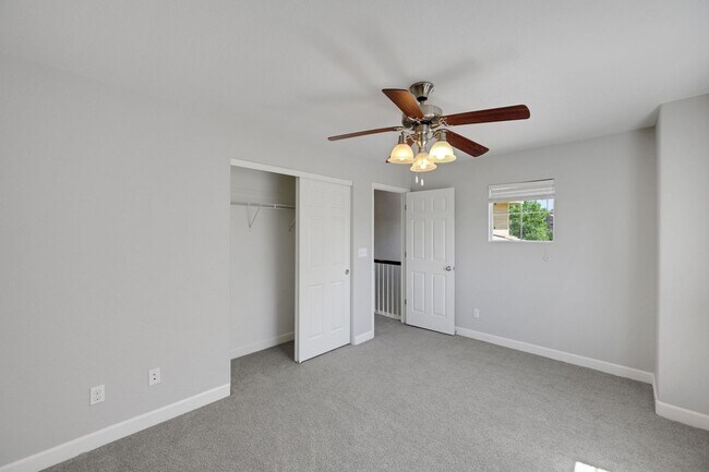 Building Photo - Spacious 5BR House in Aurora