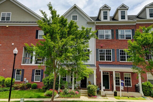 Building Photo - 124 Meridian Ln