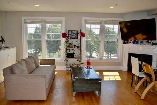 Building Photo - 1306 Columbia Rd