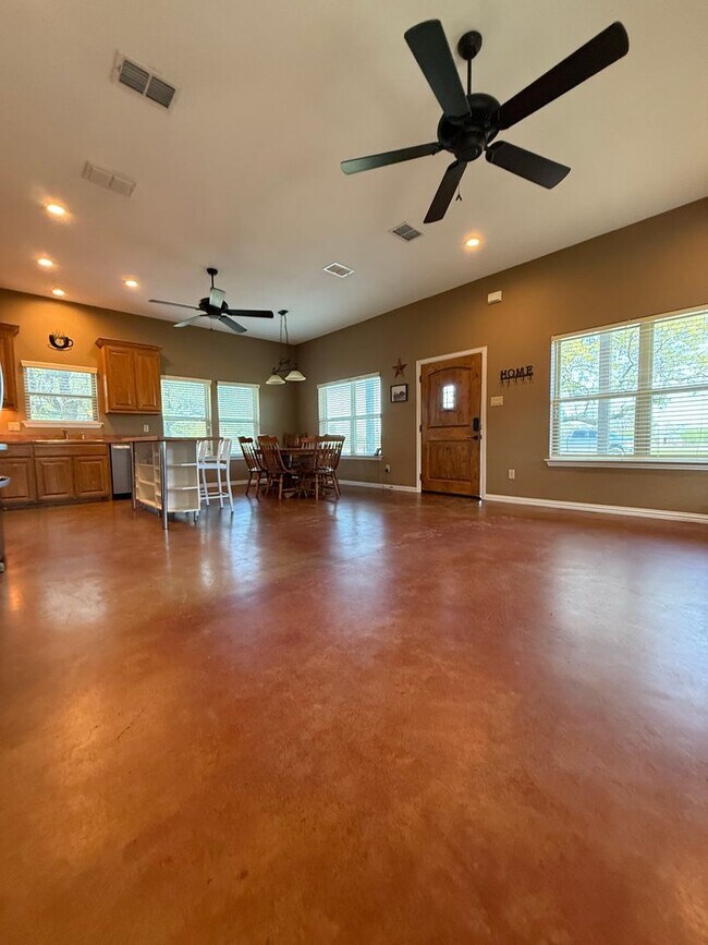 Building Photo - Acreage - HORSE PROPERTY - Peaceful Country Living