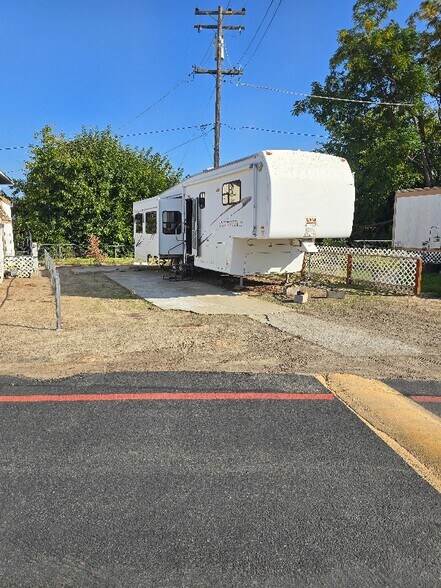 Building Photo - 2065 Atwater Blvd