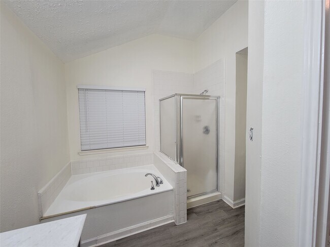 Building Photo - 2034 Village Park Dr