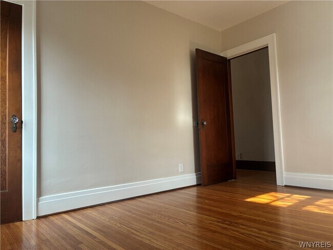 Building Photo - 385 Berryman Dr