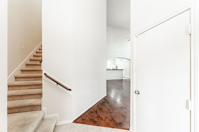 Building Photo - 6443 Wilshire Fern