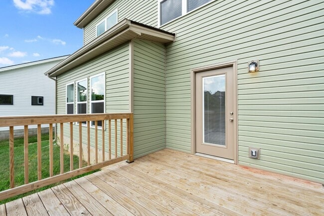 Building Photo - 453 Friendly Ave