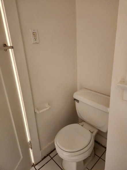 Building Photo - 1825 Ivar Ave