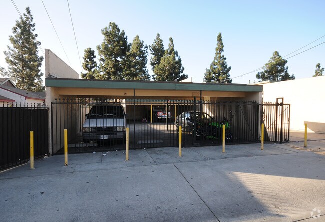 Building Photo - 415 E Pine St