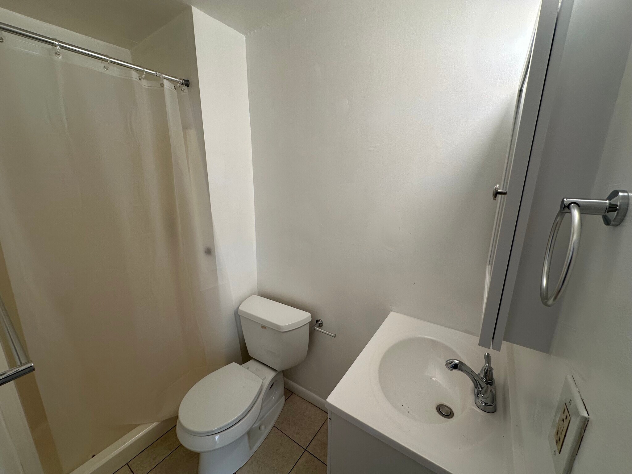 Building Photo - 39 Beacon St