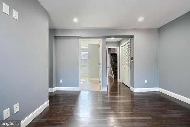 Building Photo - 1106 Battery Ave