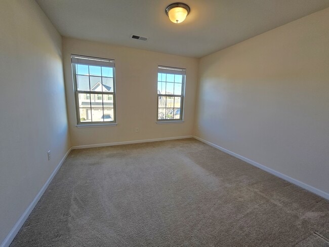 Building Photo - 136 Middleby Way