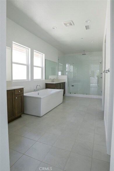 Building Photo - 20552 Edgewood Ct