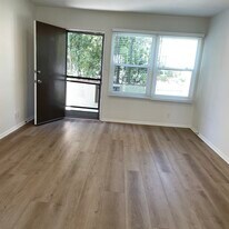 Building Photo - 2122 Montana Ave