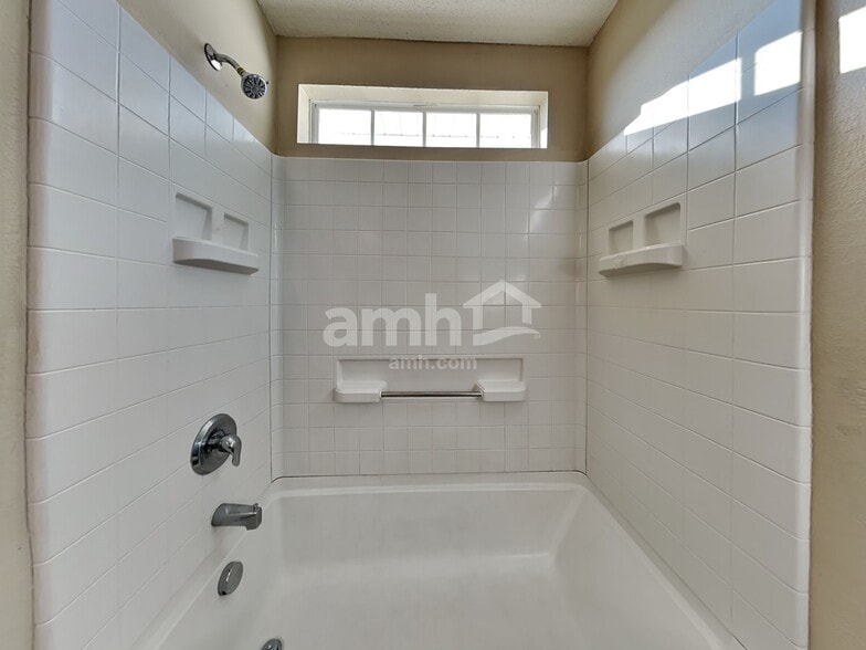 Building Photo - 112 Willow Lakes Ct